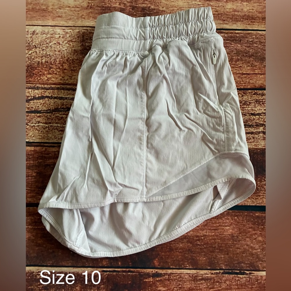 lululemon athletica Hotty hits. White. Sz 10.